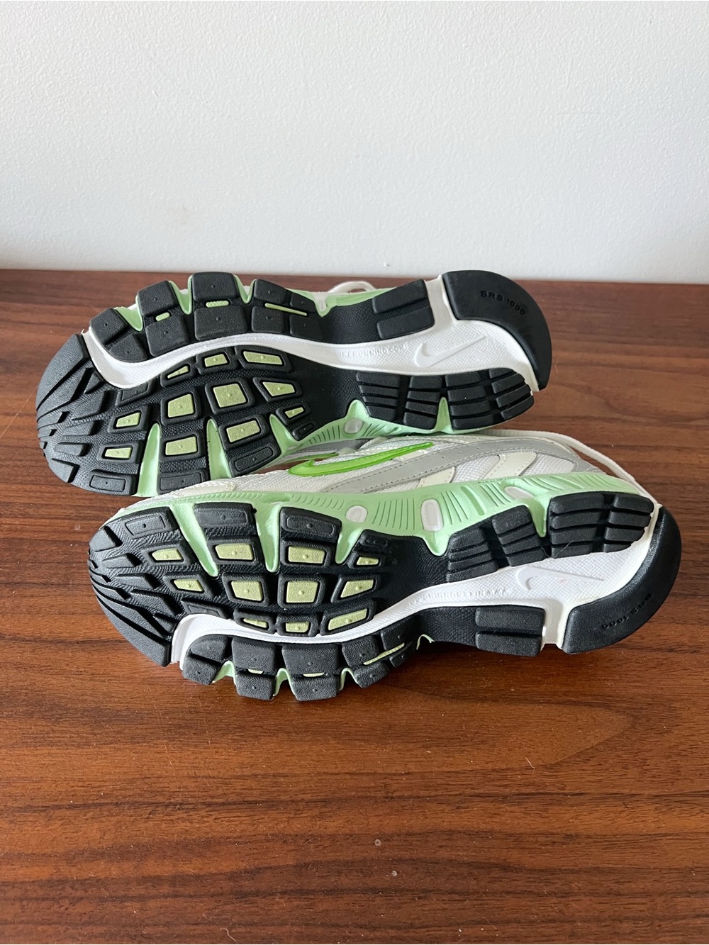 Vintage Nike Air Dual-D Running Shoes White Green Mesh Sneakers Women's Size 8 - Picture 7 of 7
